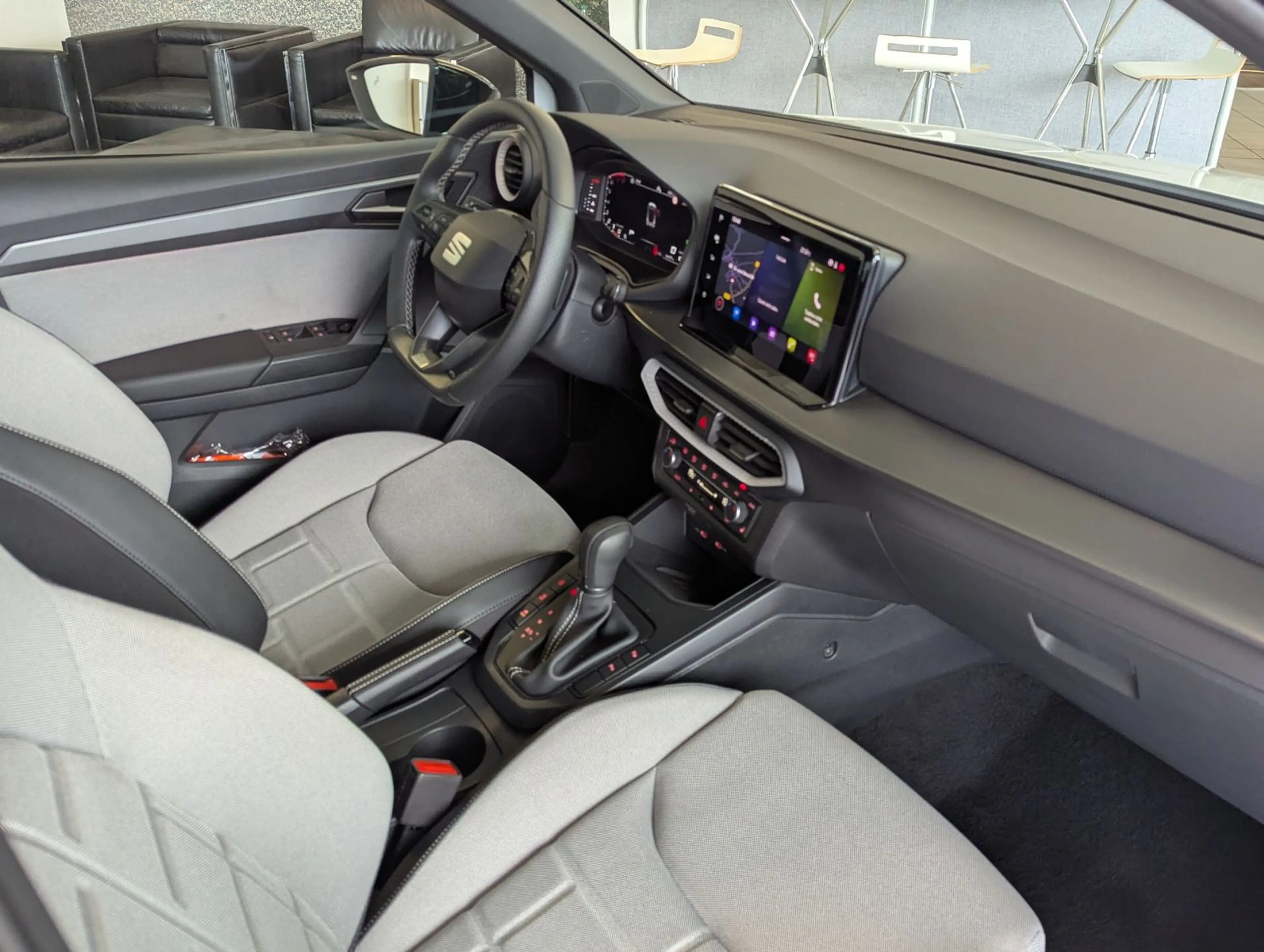 SEAT Arona 1.5 TSI DSG FR Black Edition Kessy Cam 18" — photo 12