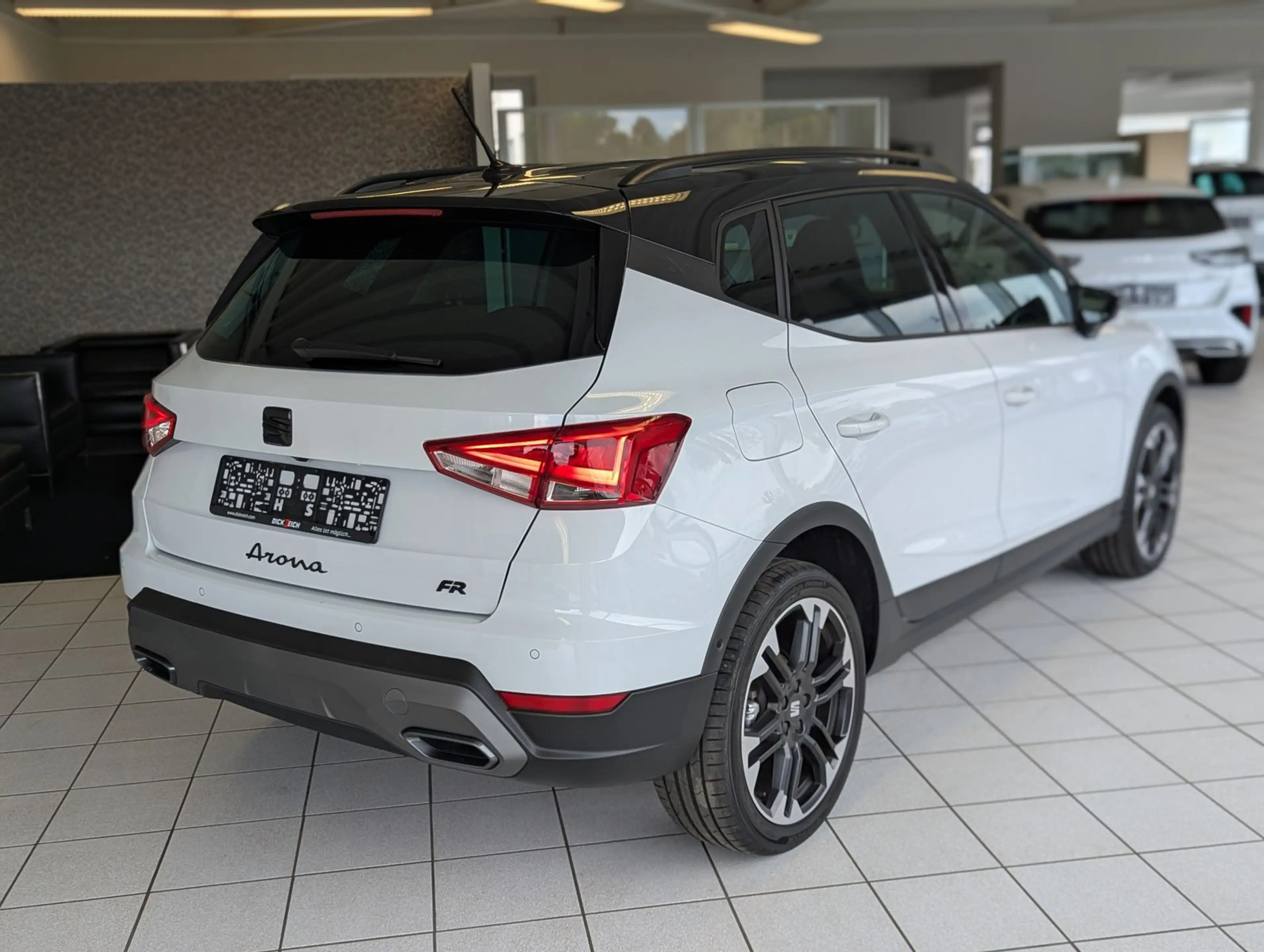 SEAT Arona 1.5 TSI DSG FR Black Edition Kessy Cam 18" — photo 7