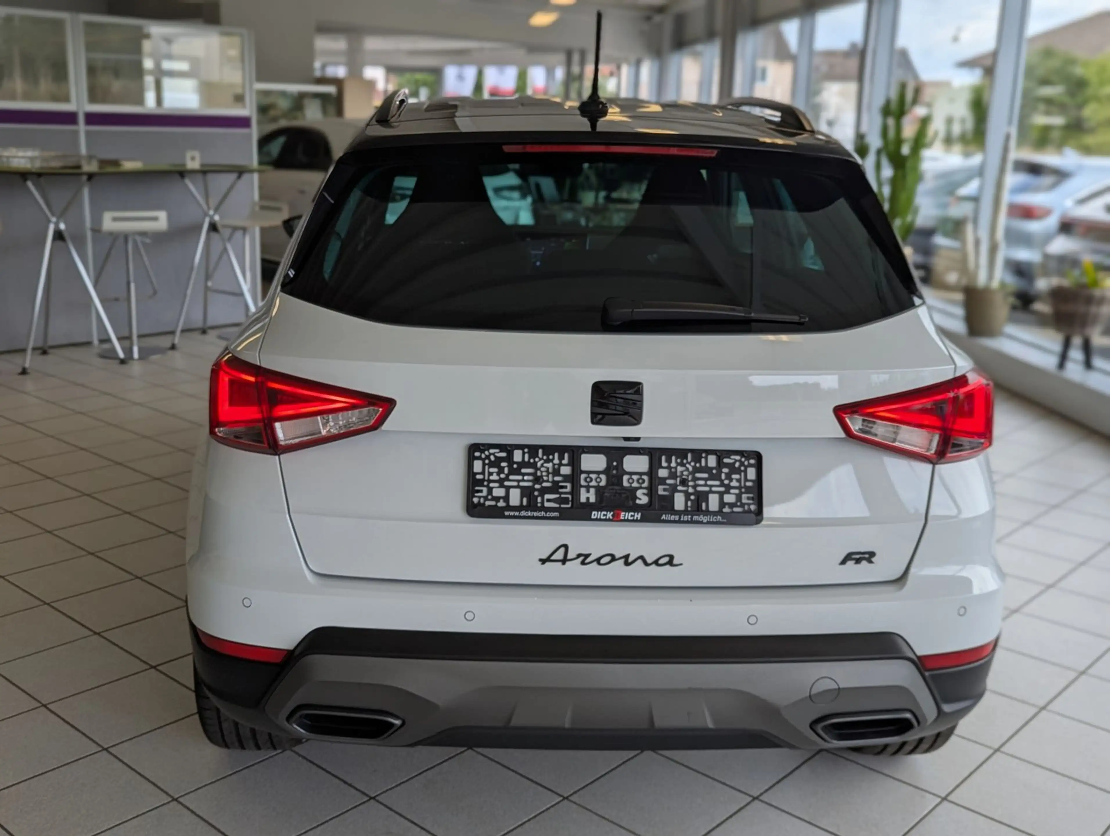 SEAT Arona 1.5 TSI DSG FR Black Edition Kessy Cam 18" — photo 6