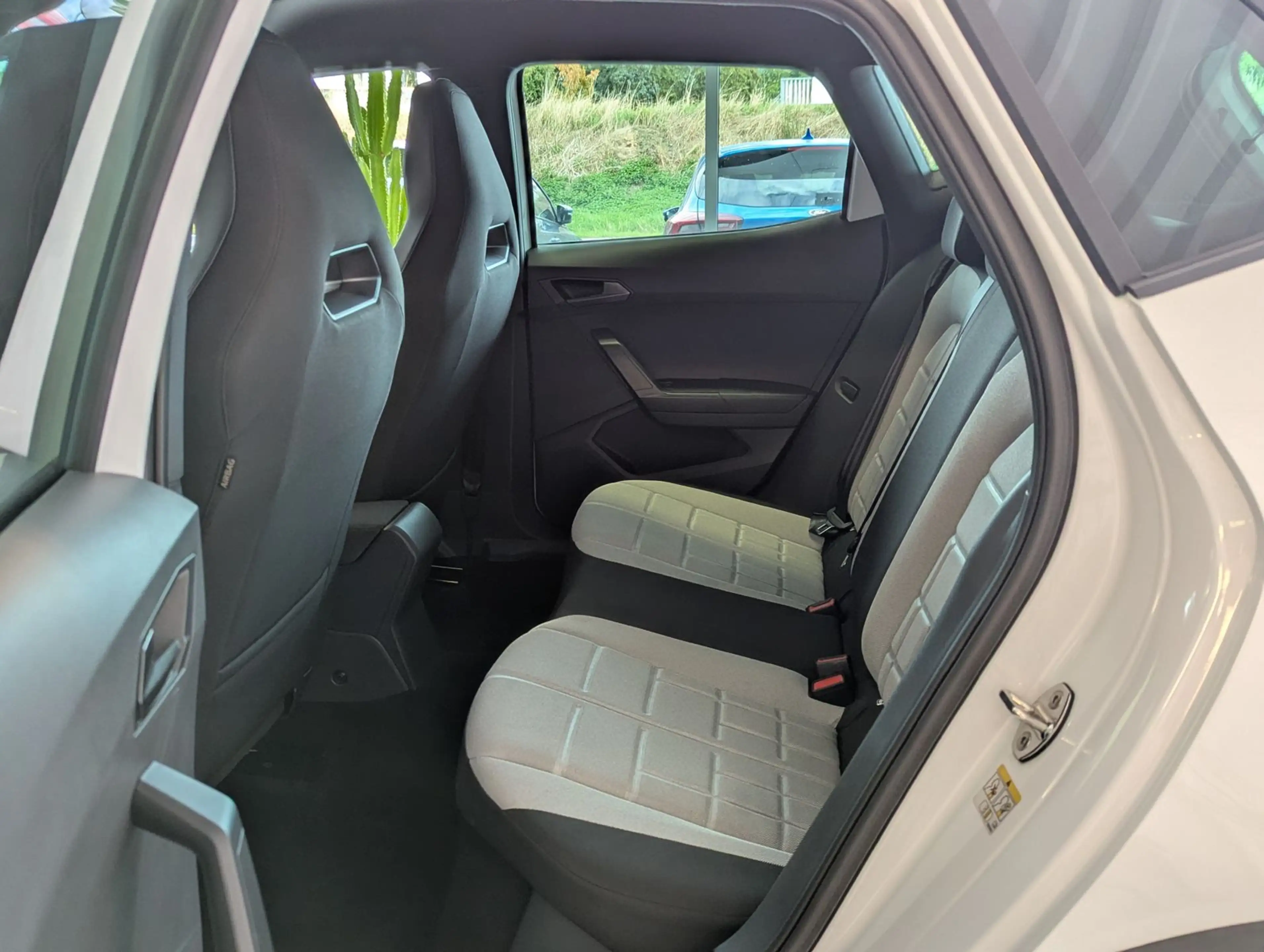 SEAT Arona 1.5 TSI DSG FR Black Edition Kessy Cam 18" — photo 15