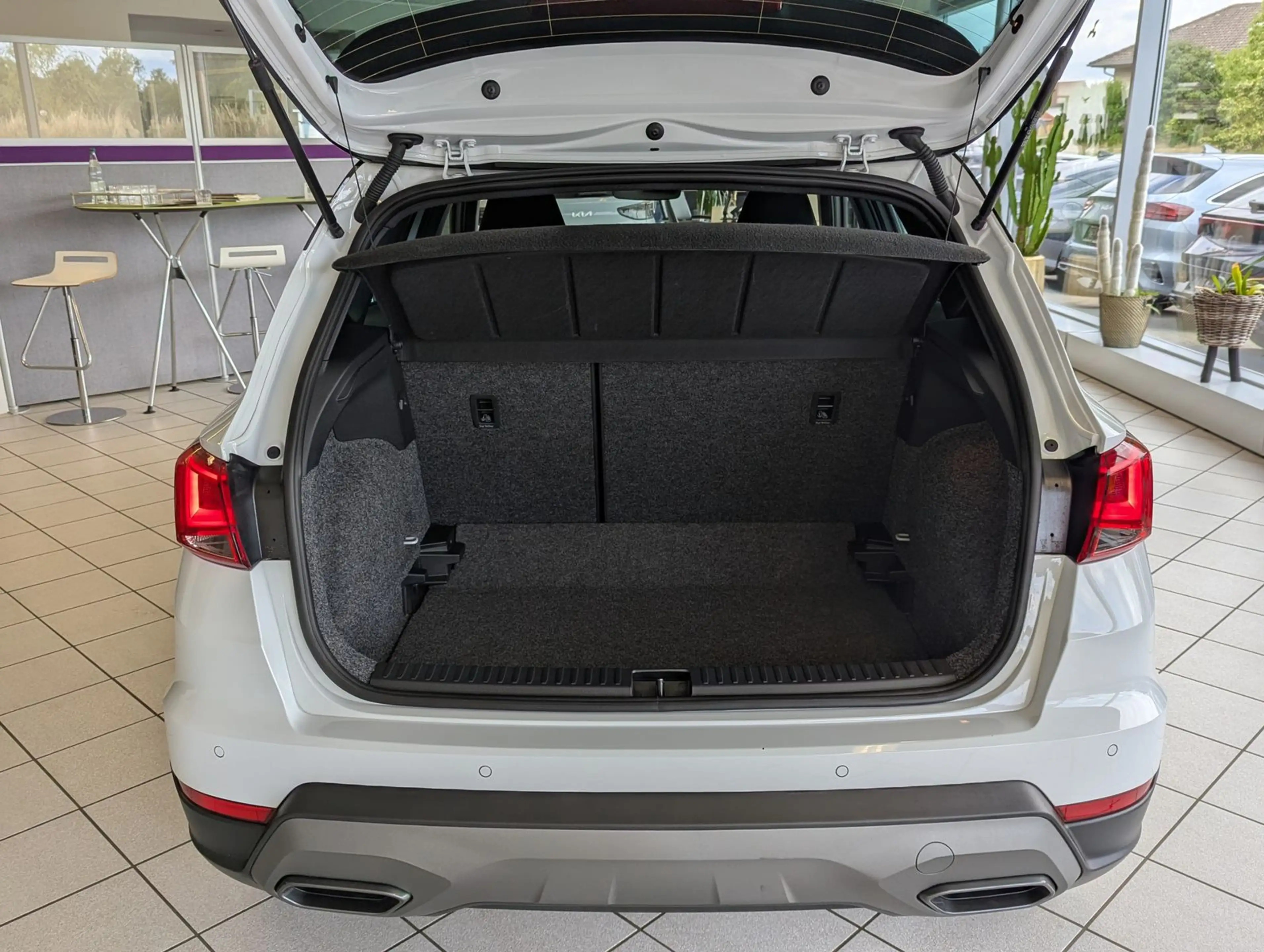 SEAT Arona 1.5 TSI DSG FR Black Edition Kessy Cam 18" — photo 18