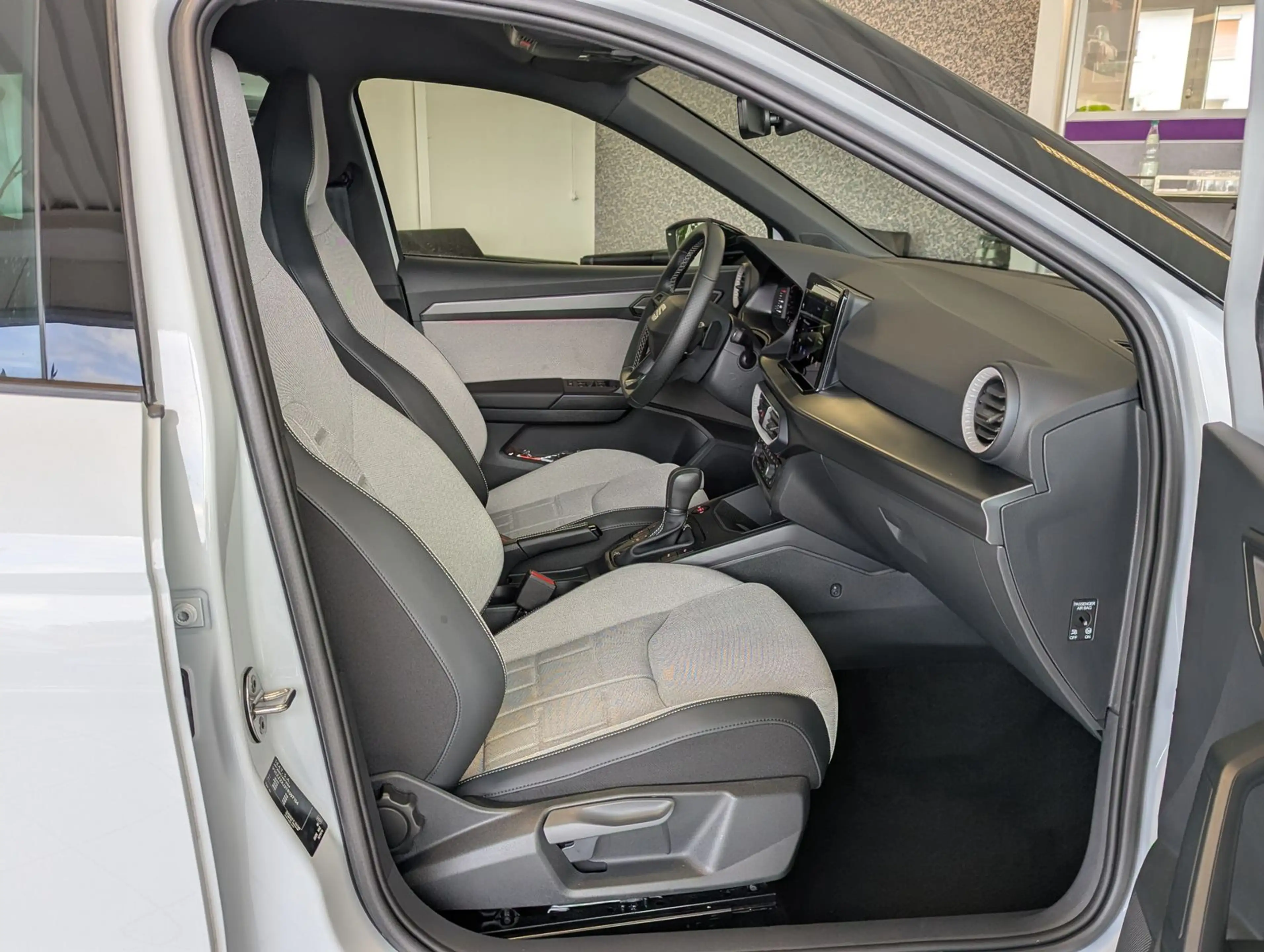 SEAT Arona 1.5 TSI DSG FR Black Edition Kessy Cam 18" — photo 17