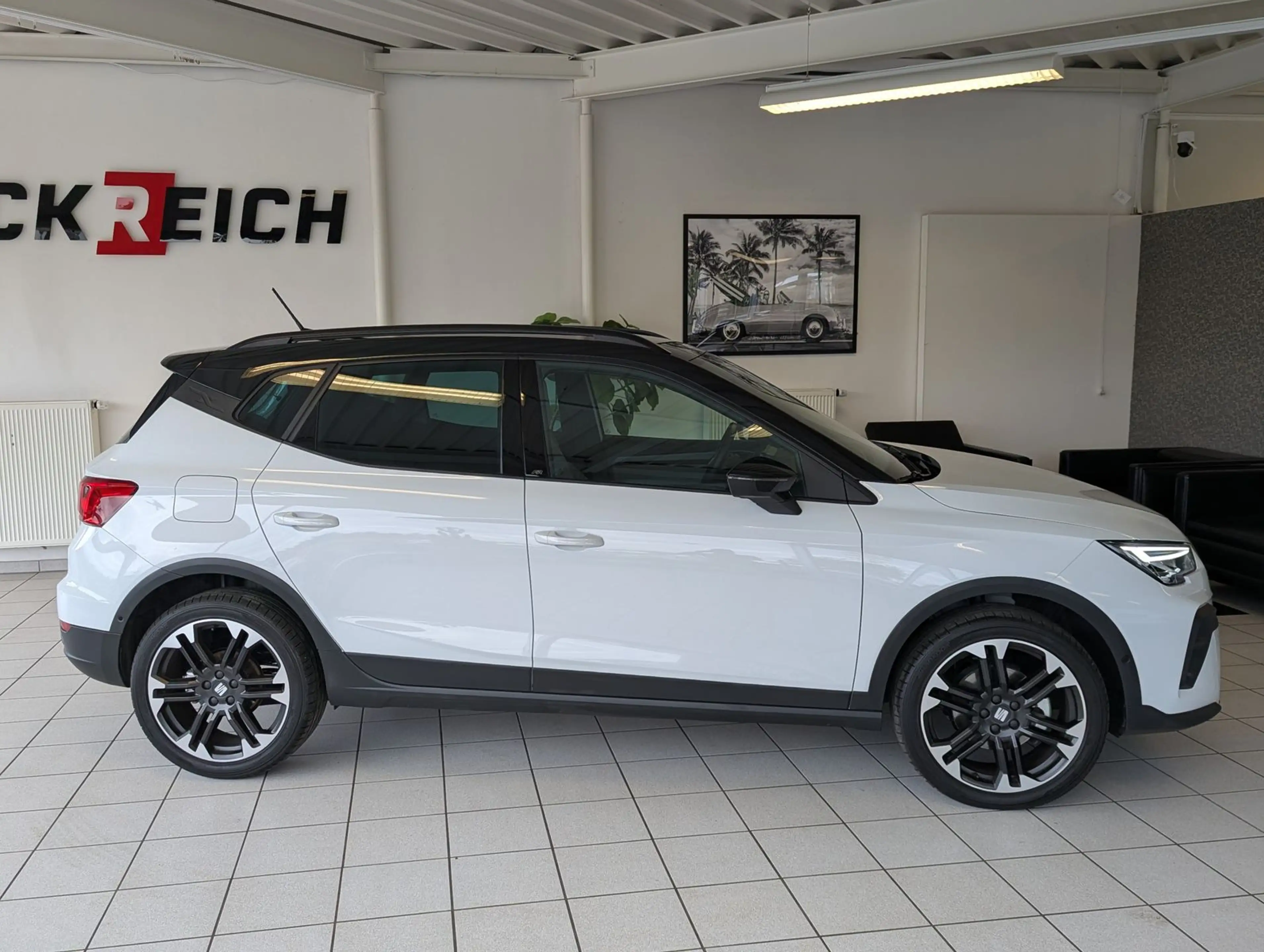 SEAT Arona 1.5 TSI DSG FR Black Edition Kessy Cam 18" — photo 8