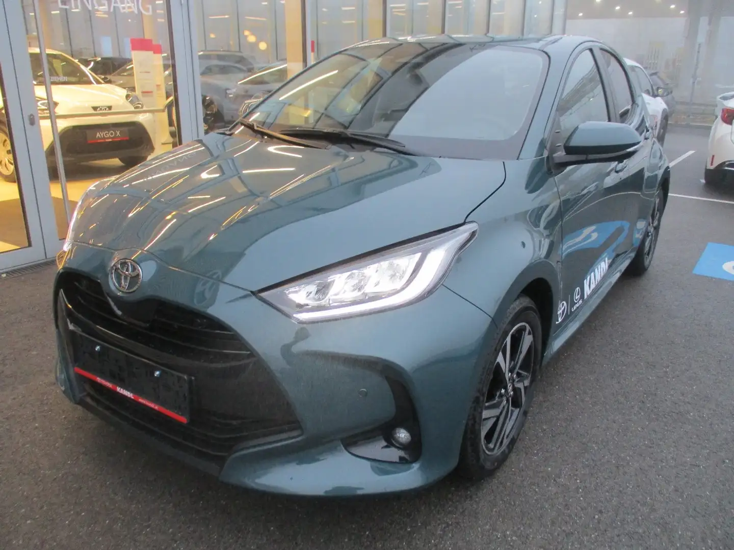 Toyota Yaris 1.5 VVT-i Hybrid Active Drive Safetypaket Vert - 2