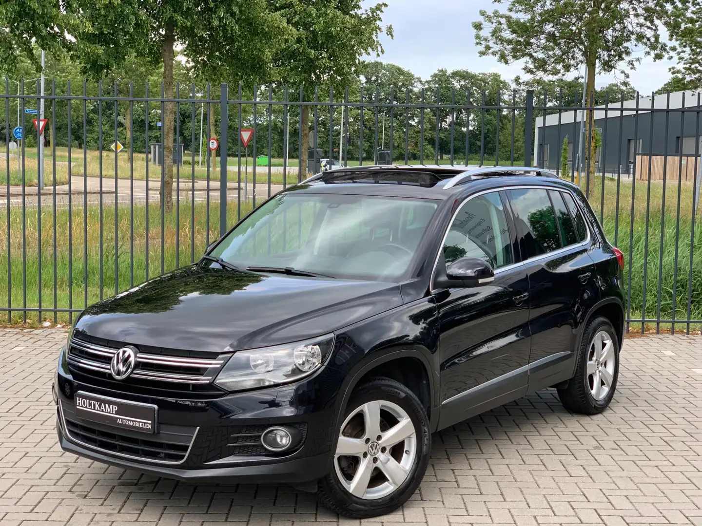 Volkswagen Tiguan 1.4 TSI Sport&Style | PANO | KEYLESS | TREKHAAK Noir - 1