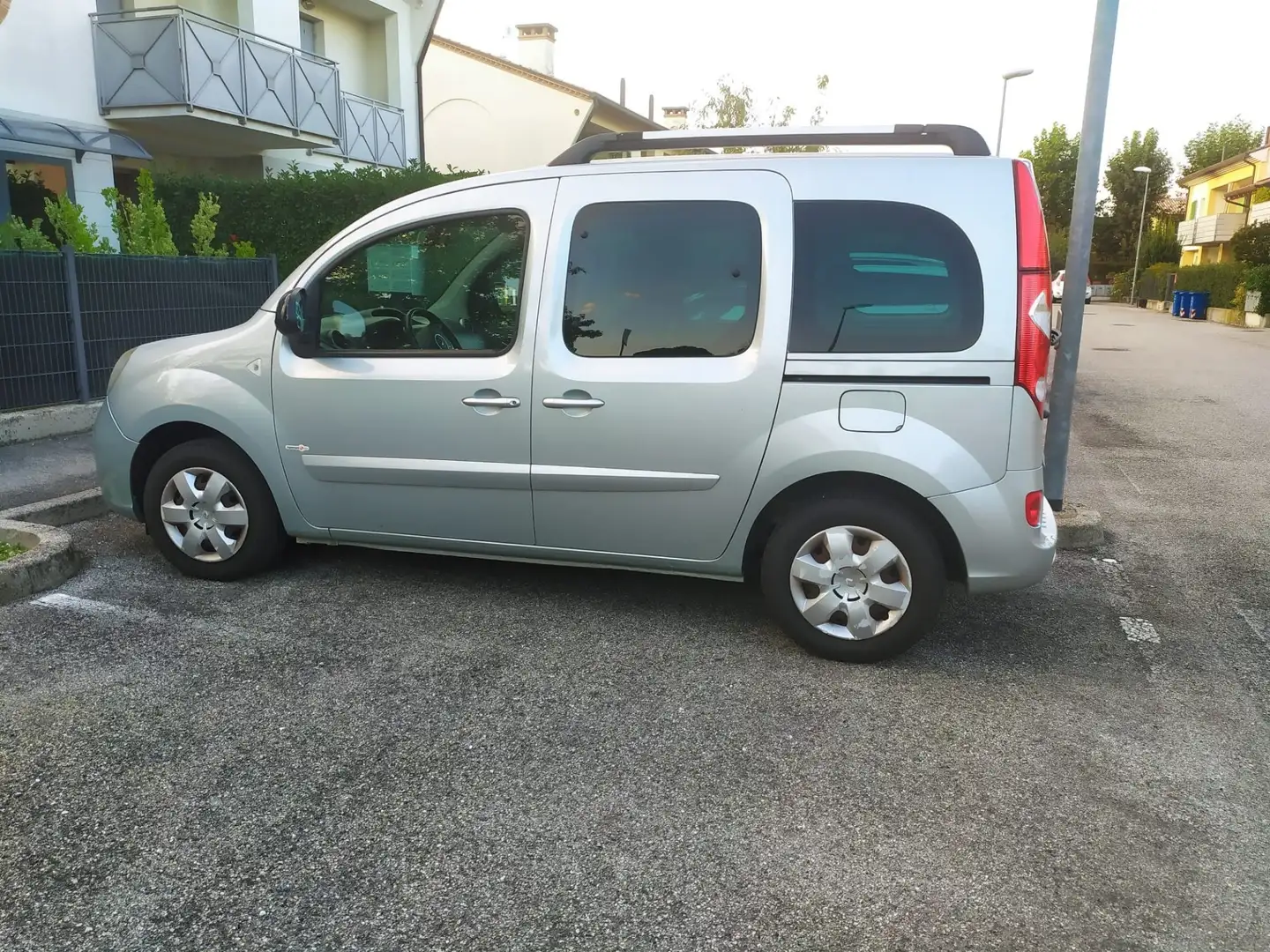 Renault Kangoo 1.5 dci TomTom 110cv E5 FL - 2