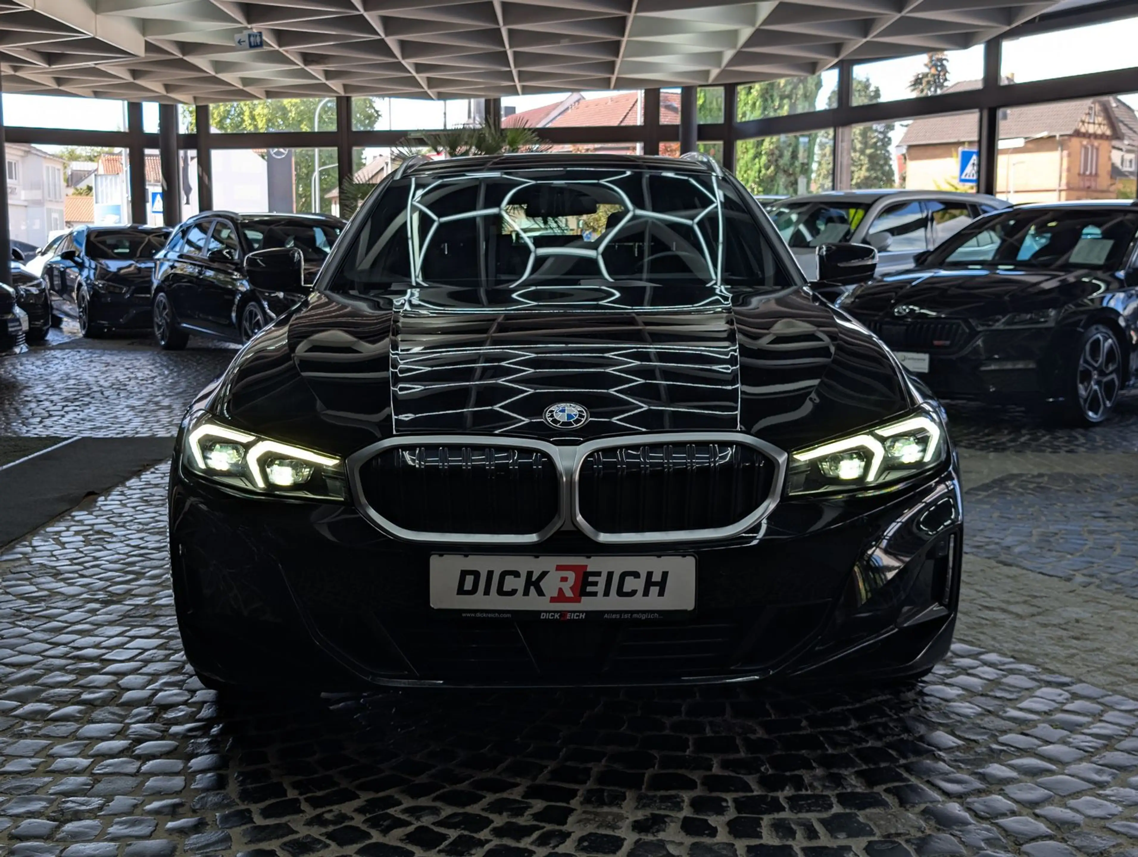 BMW 320 d T xDrive WIDE ACC HuD AMBI H&K StHz LEDER — photo 2