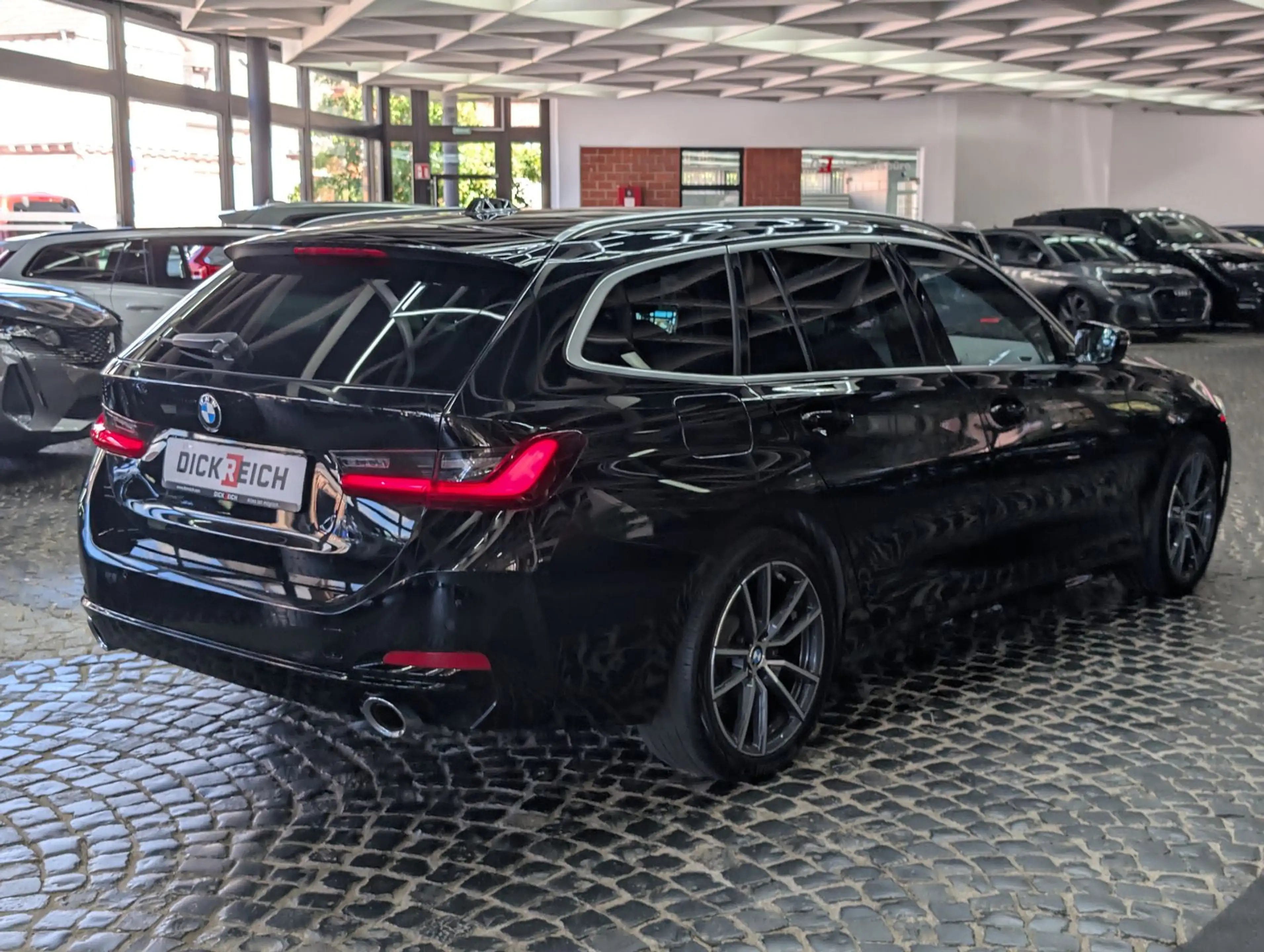 BMW 320 d T xDrive WIDE ACC HuD AMBI H&K StHz LEDER — photo 7