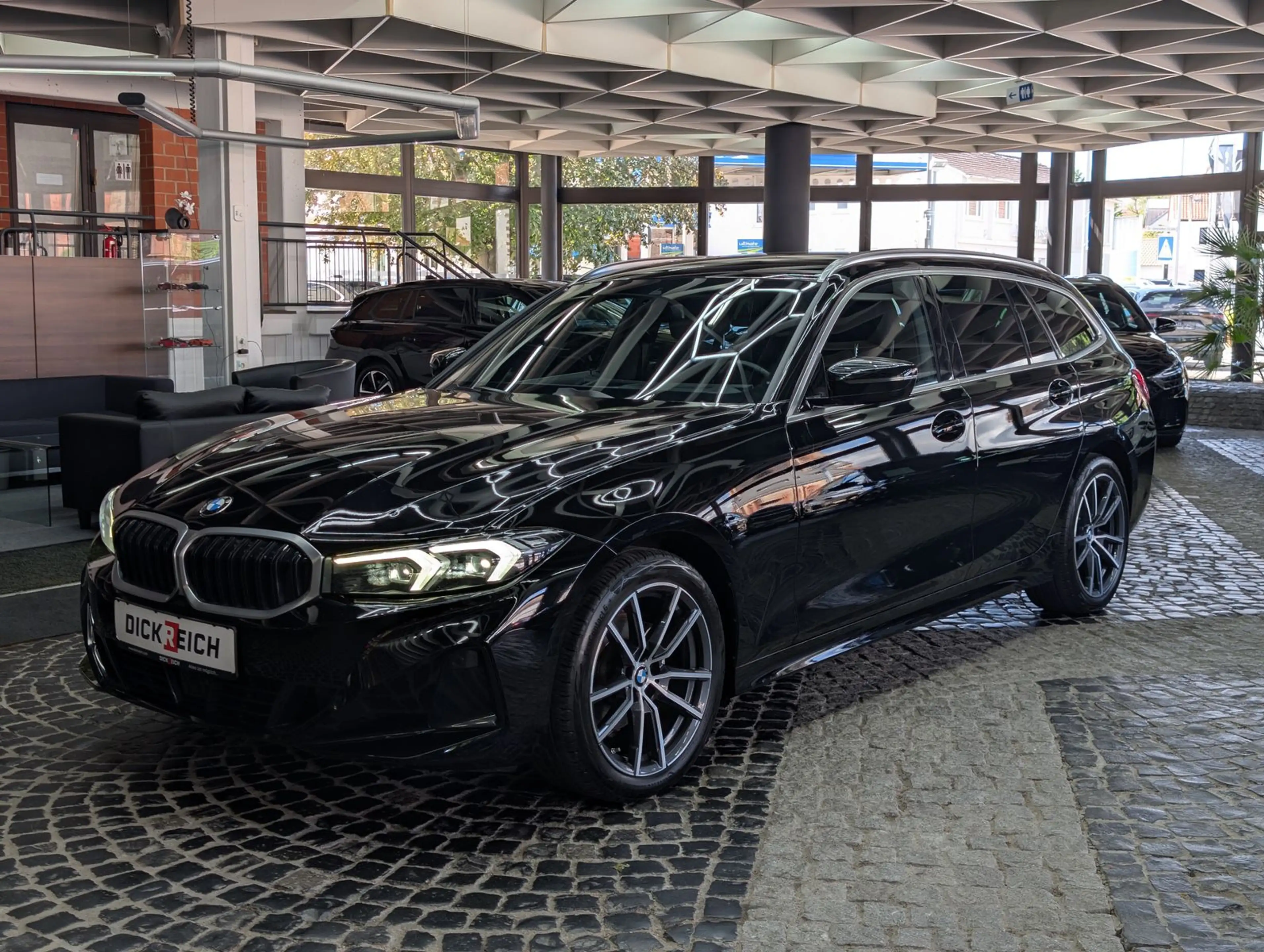 BMW 320 d T xDrive WIDE ACC HuD AMBI H&K StHz LEDER — photo 3