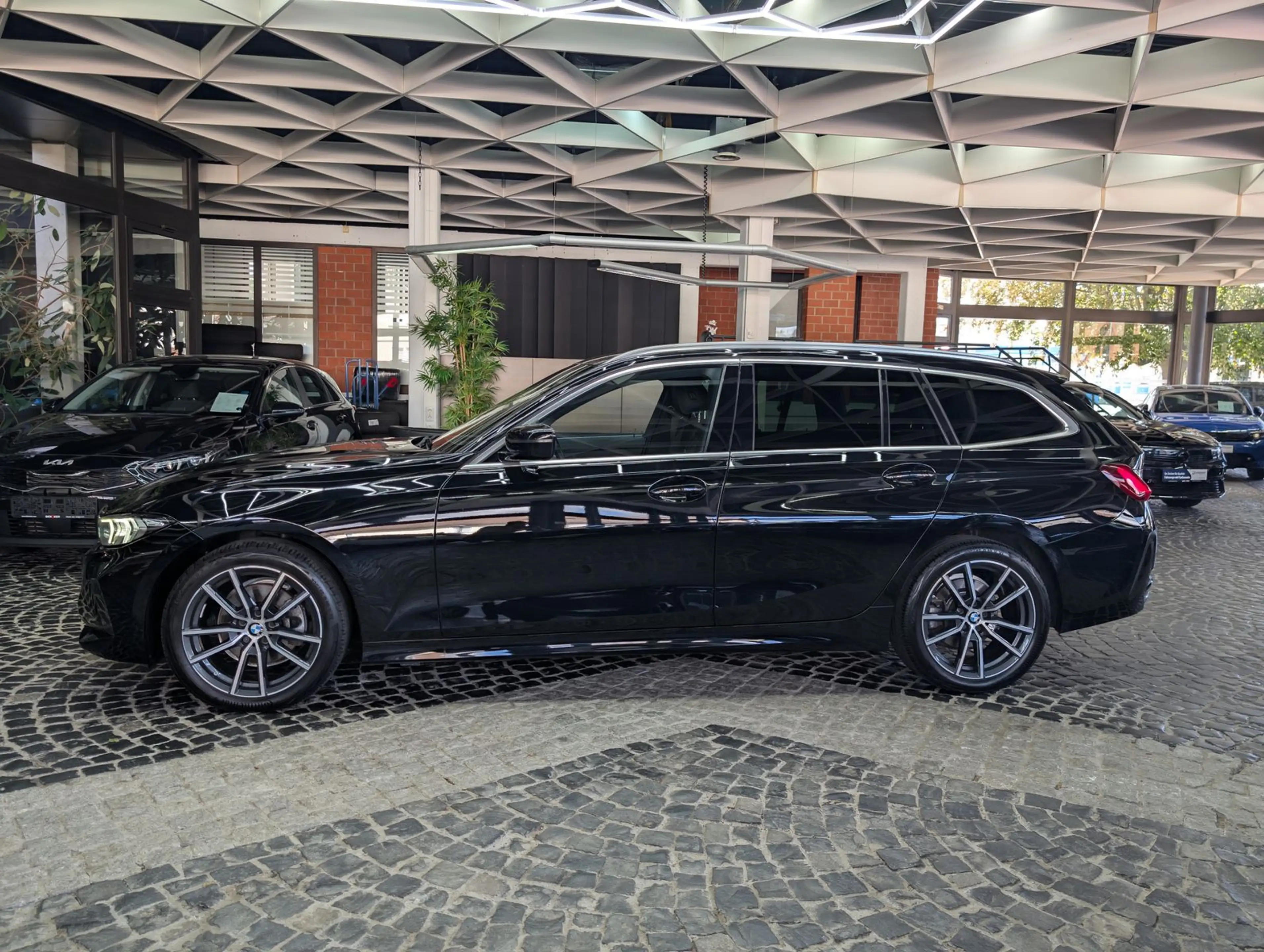 BMW 320 d T xDrive WIDE ACC HuD AMBI H&K StHz LEDER — photo 4