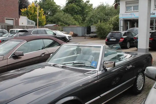 Mercedes-Benz SL 300 W107