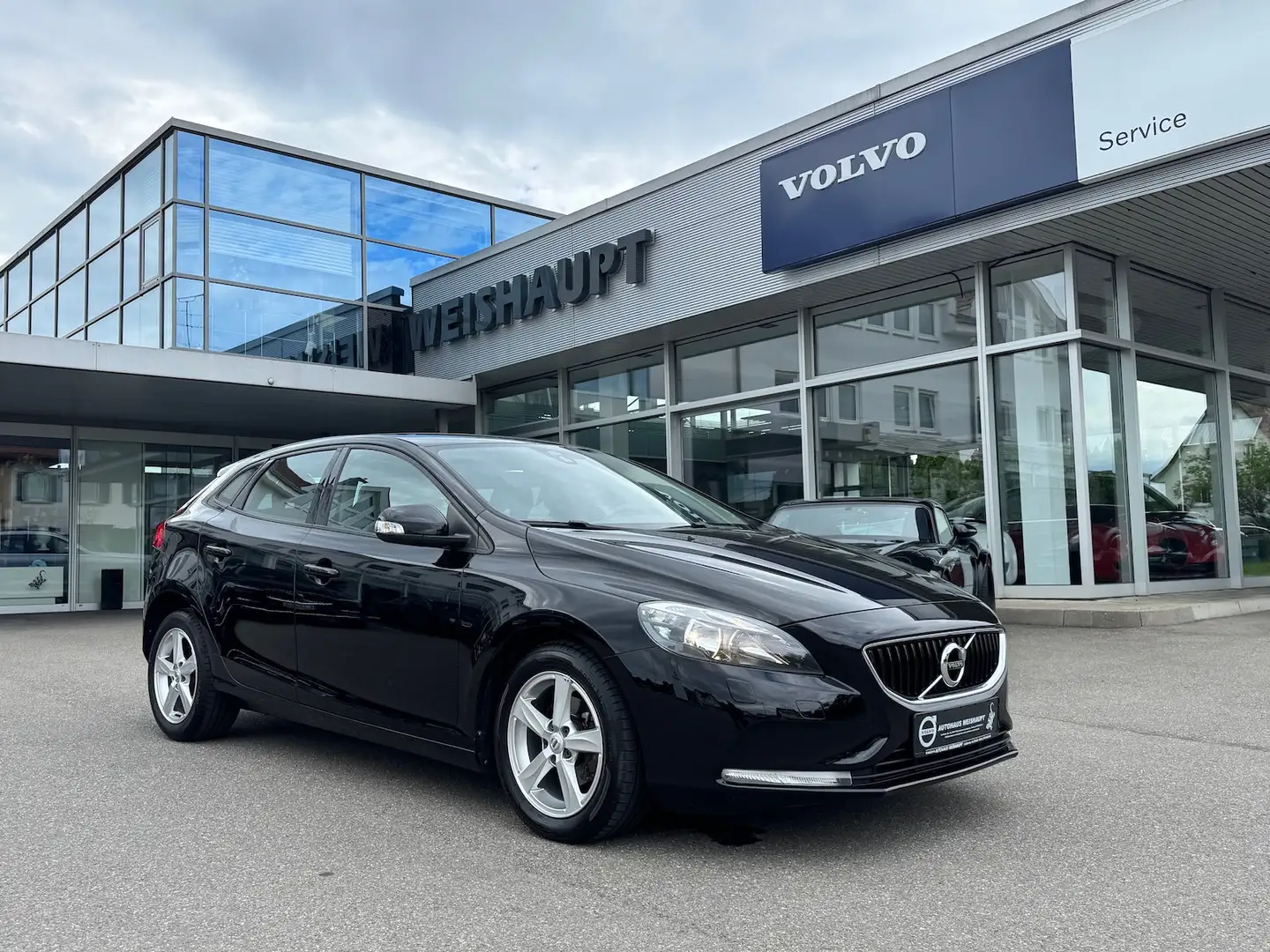 Volvo V40 D2*ECO Kinetic*Euro6*85 Co²*Klima*Sitzheizg Schwarz - 1