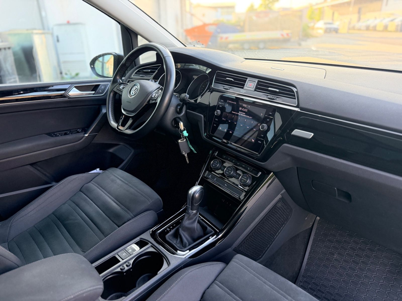 Volkswagen Touran Highline 2.0 TDI Navi LED PANO DSG ALU — photo 15