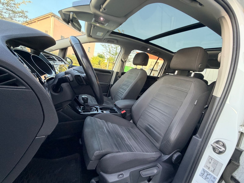 Volkswagen Touran Highline 2.0 TDI Navi LED PANO DSG ALU — photo 12