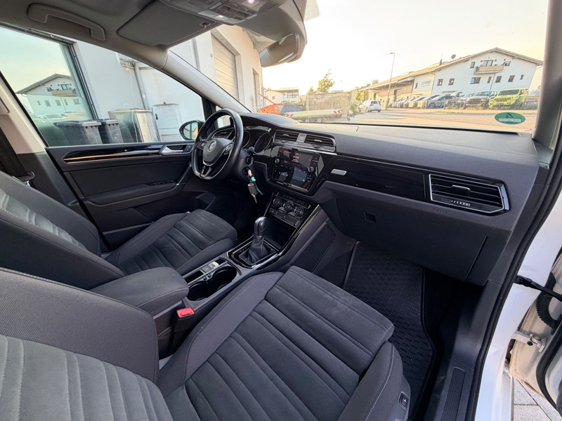 Volkswagen Touran Highline 2.0 TDI Navi LED PANO DSG ALU — photo 13