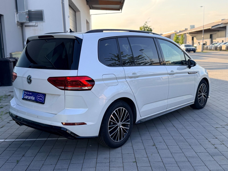 Volkswagen Touran Highline 2.0 TDI Navi LED PANO DSG ALU — photo 6