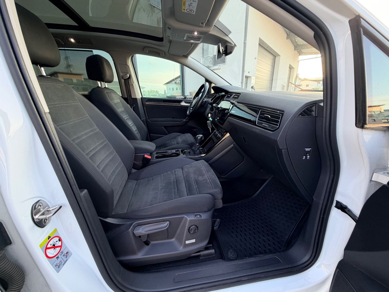 Volkswagen Touran Highline 2.0 TDI Navi LED PANO DSG ALU — photo 14