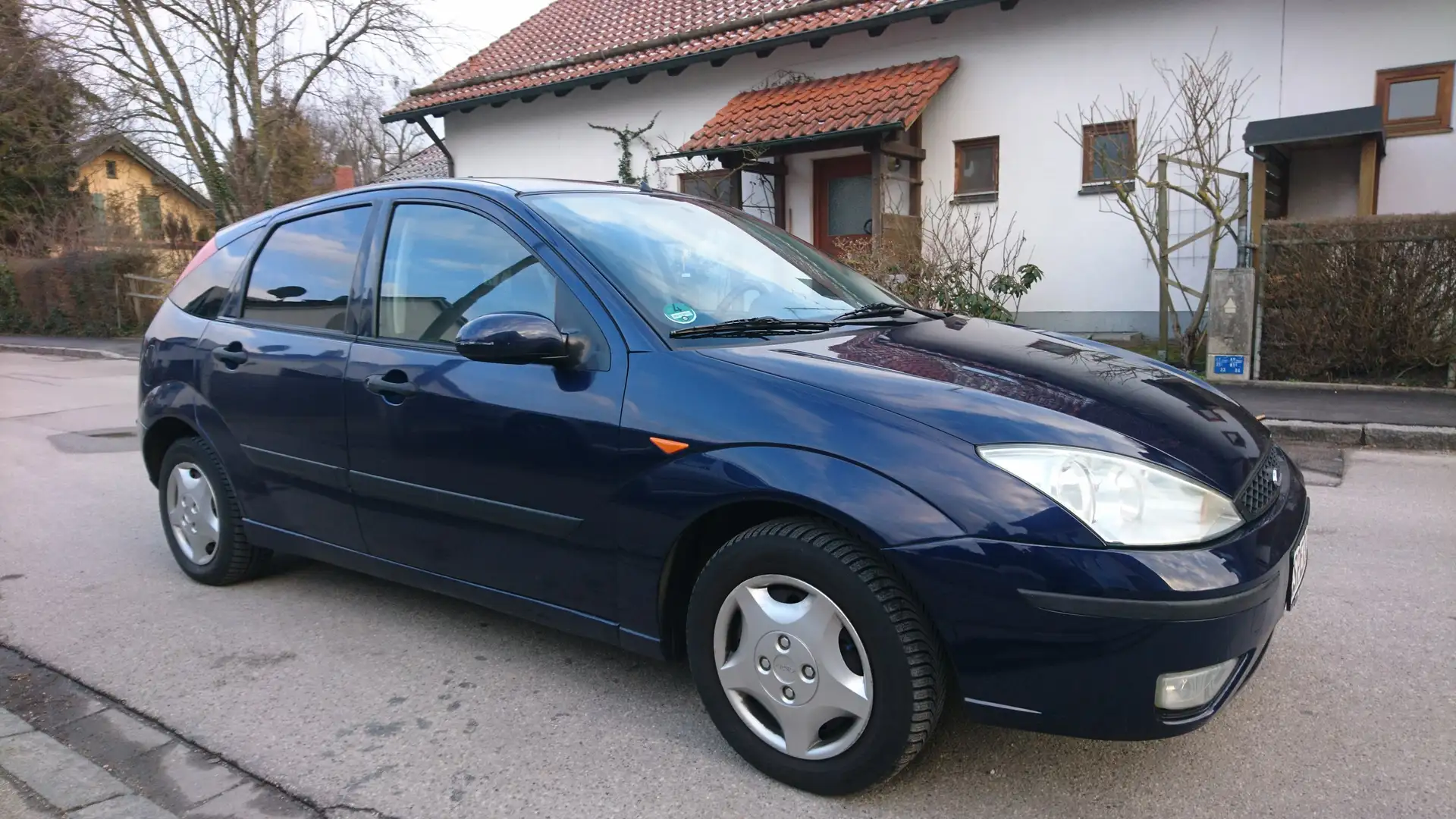 Ford Focus 1,6i Futura 5trg.AutomatikKlima AHK 4AB TÜV7/24 Blau - 1