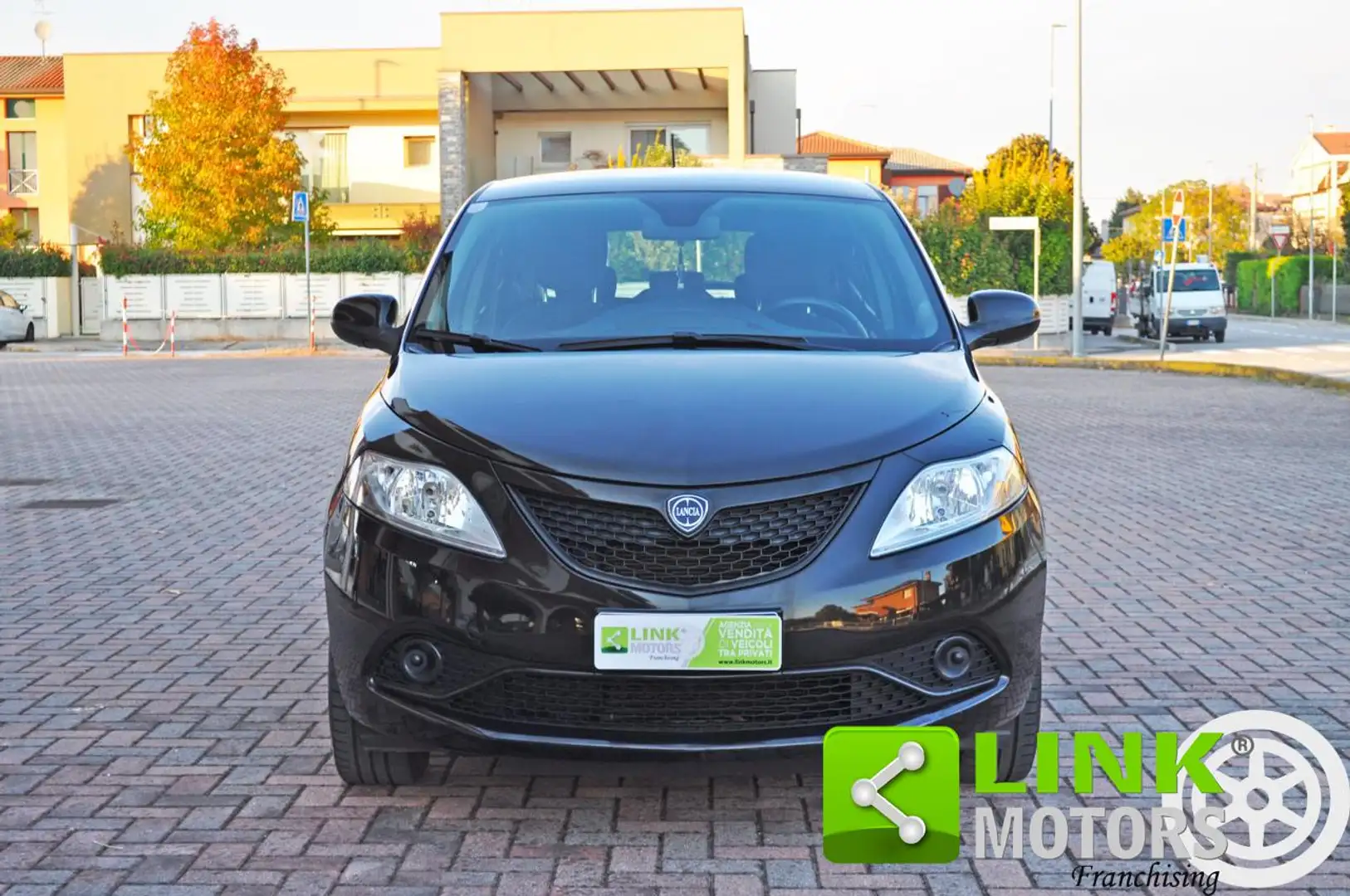 Lancia Ypsilon 1.2 69 CV 5 porte S&S Gold Noir - 2