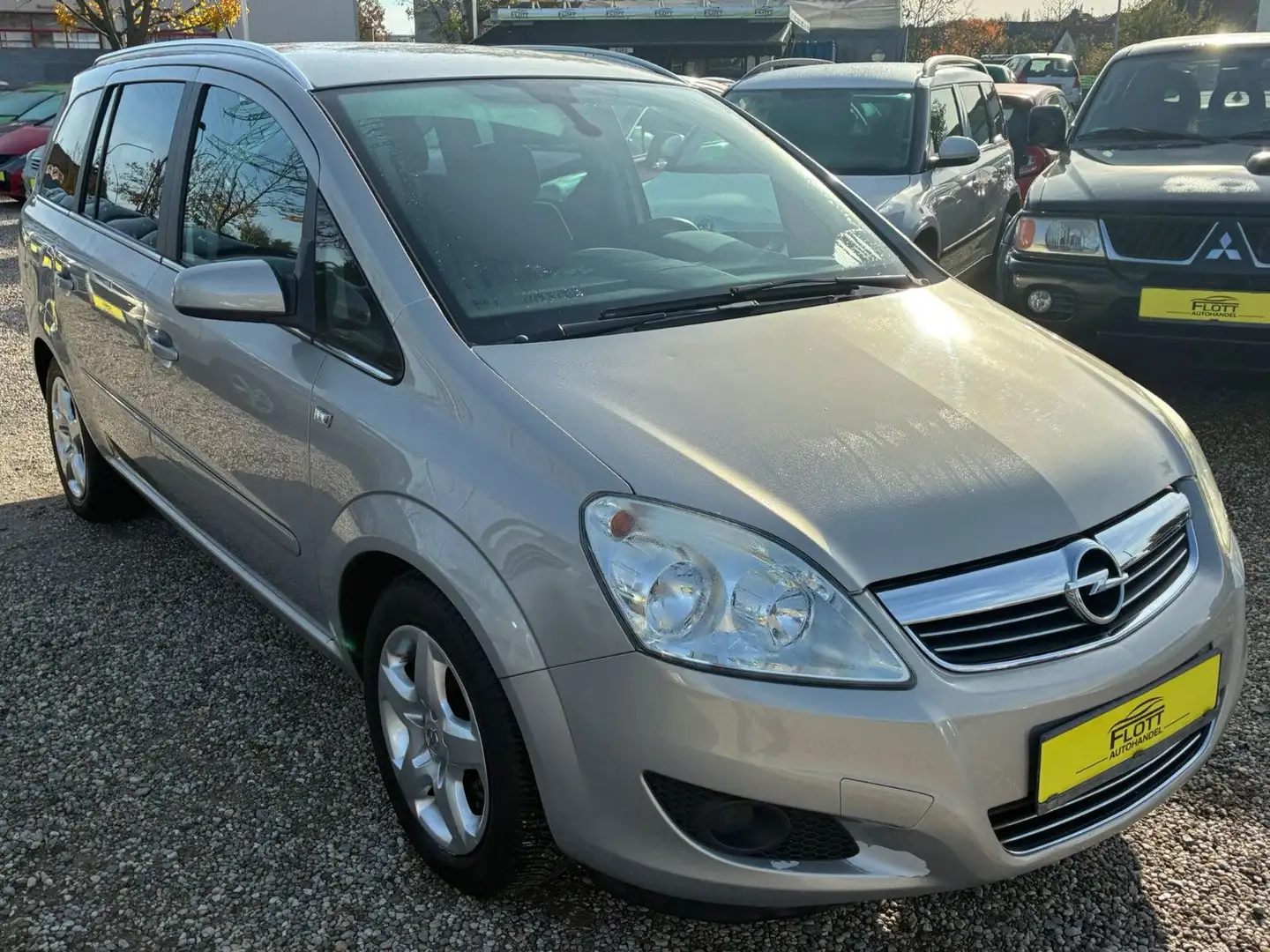 Opel Zafira B Edition *Klima*MFL*Alufelgen* TÜV Neu Braun - 2