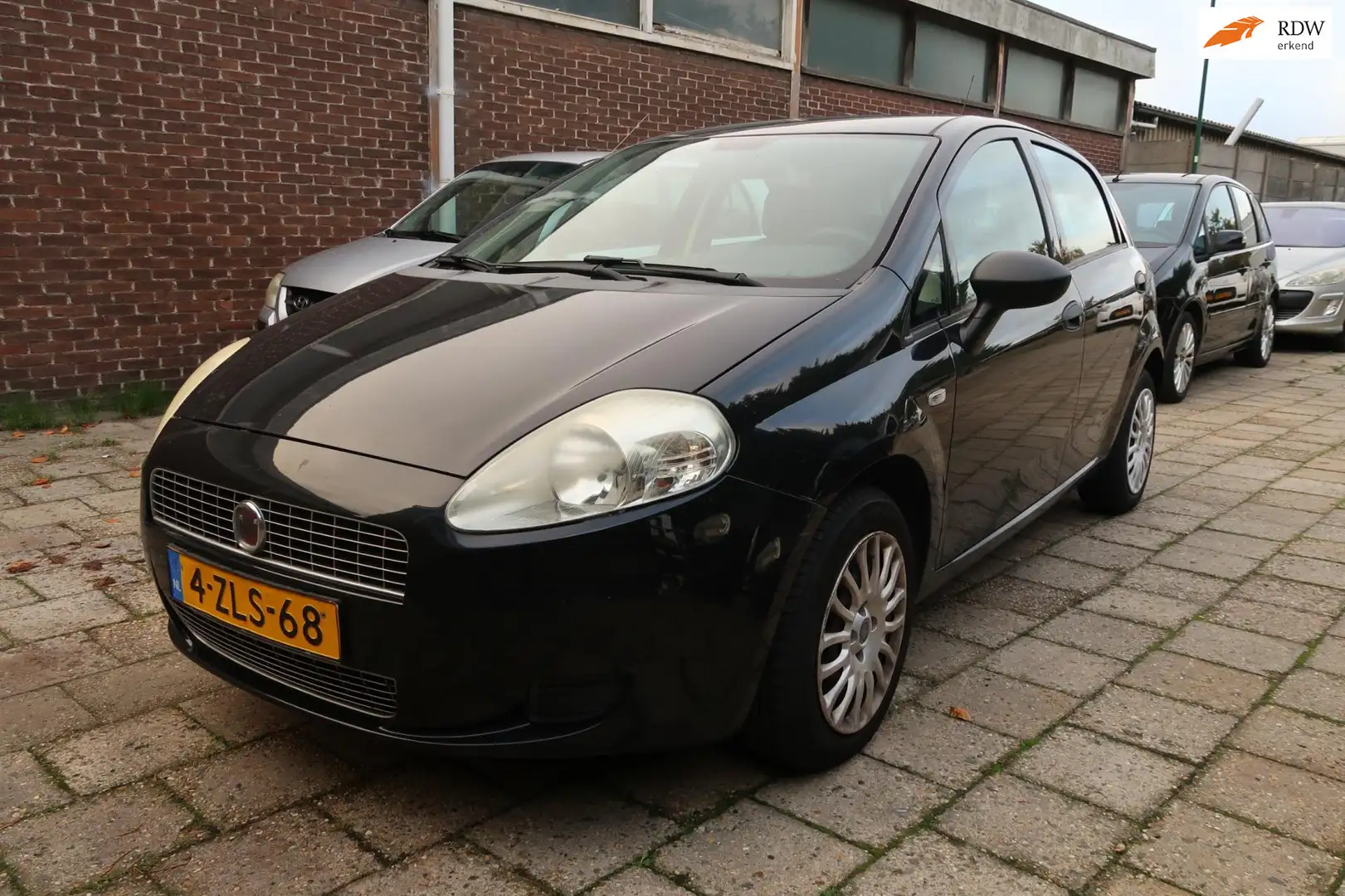 Fiat Grande Punto 1.4 Actual Schwarz - 1