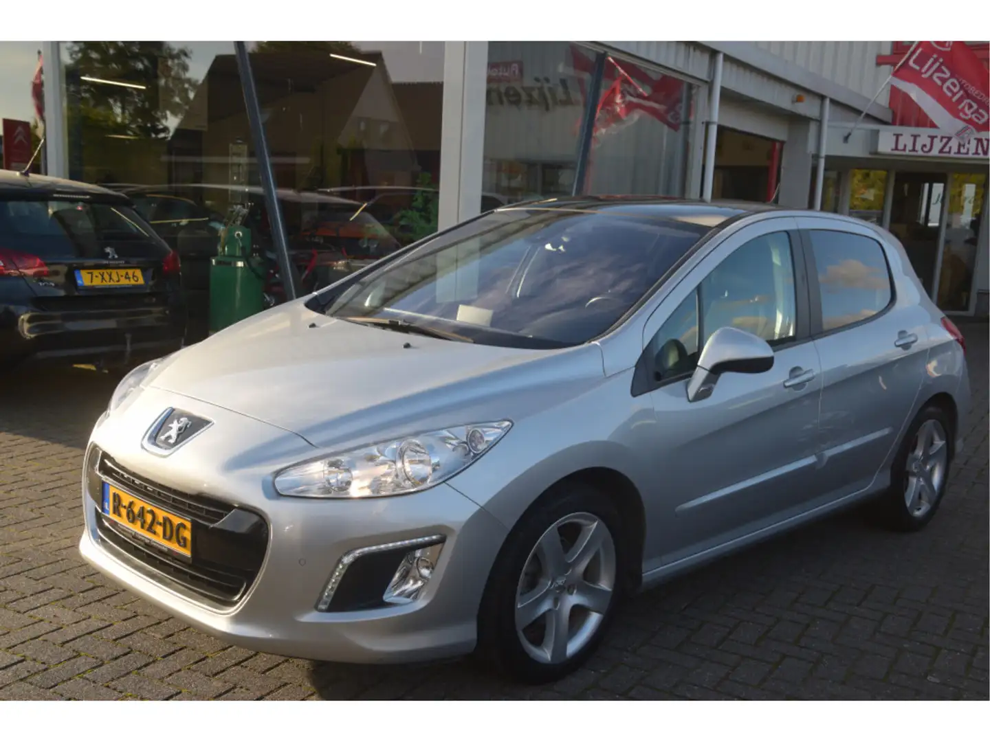 Peugeot 308 1.6 VTi Melbourne Navi | Pano | LMV | PDC | Blueto Grijs - 2