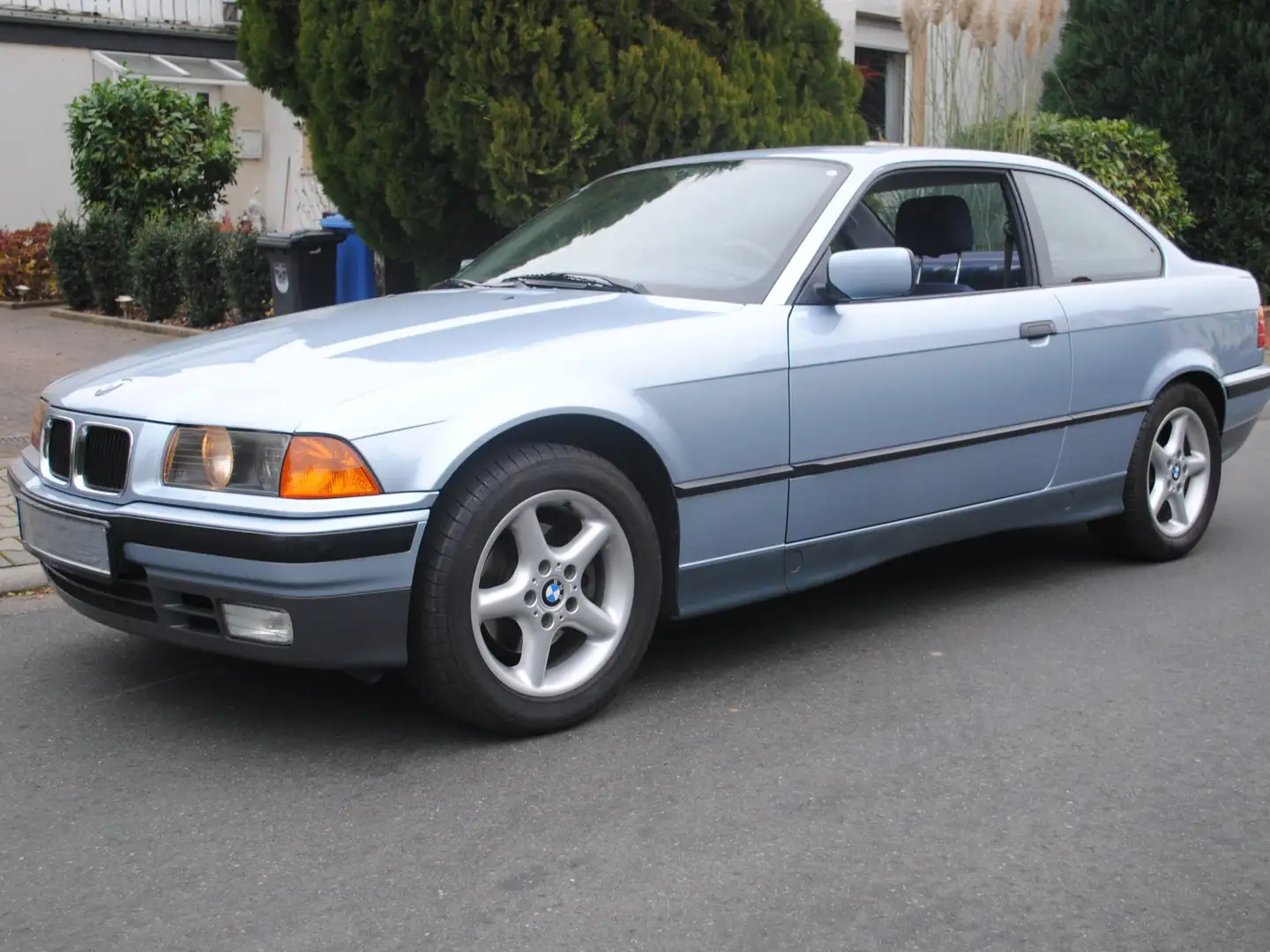 BMW 320 320i Albastru - 1