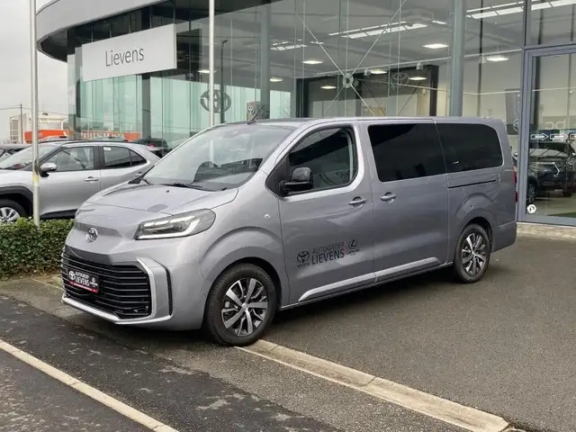 Toyota Verso 2.0 AT 180 pk Family 8pl