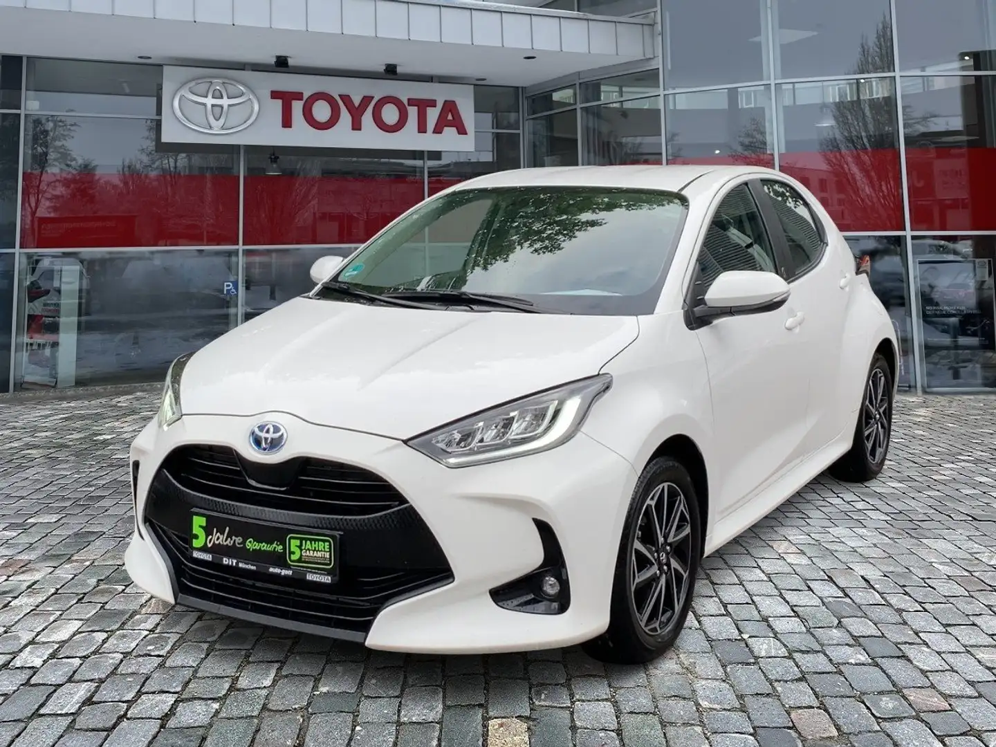TOYOTA Yaris