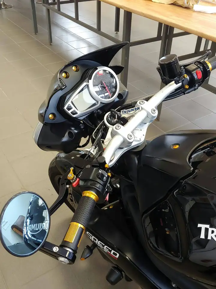 Triumph Speed Triple 1050