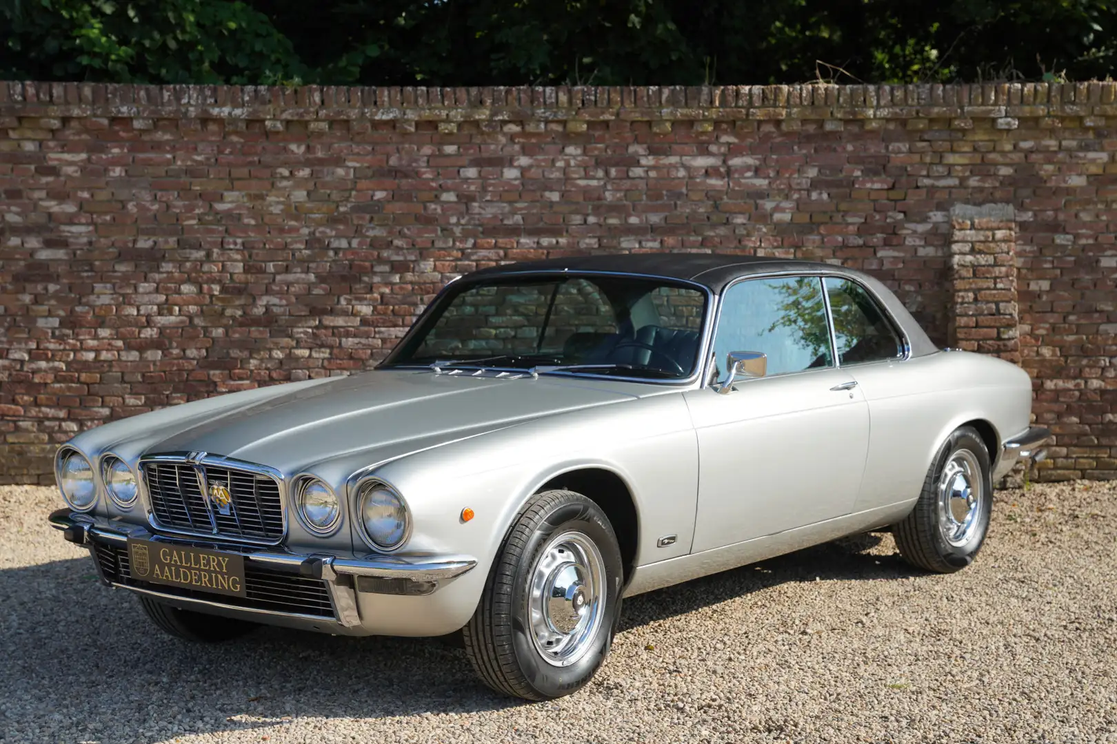 Jaguar XJ6 Coupe 4.2 Litre "Manual transmission with overdriv Gris - 1