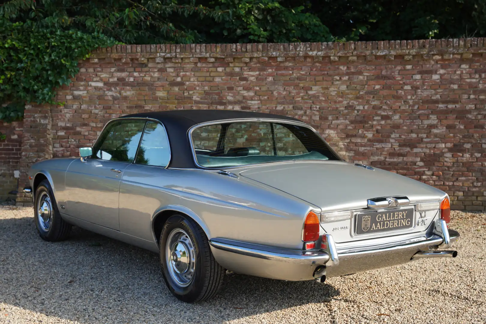 Jaguar XJ6 Coupe 4.2 Litre "Manual transmission with overdriv Gris - 2