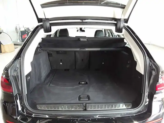 BMW 5 Series view 15