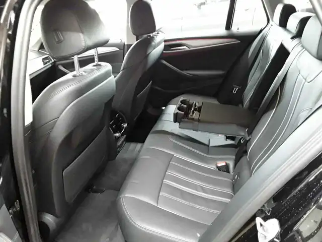 BMW 5 Series view 13