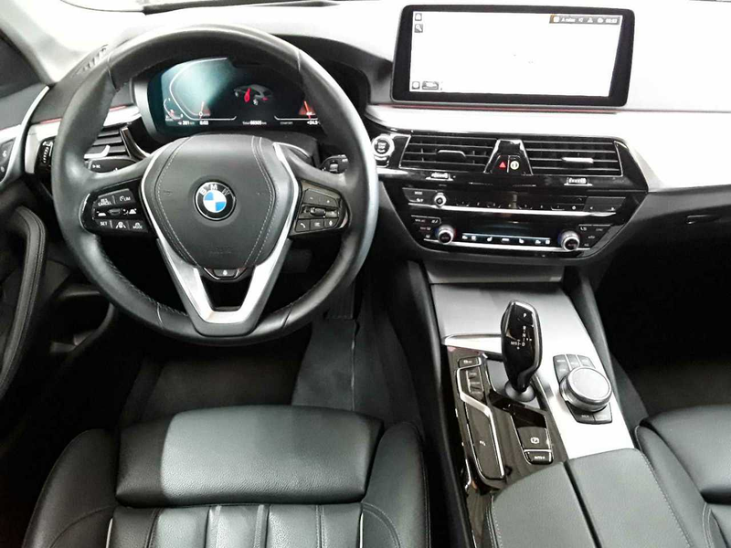 BMW 530 530d xDrive Touring Aut. AHK NAVI LED KAM — photo 10