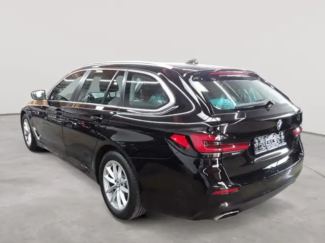 BMW 5 Series view 5