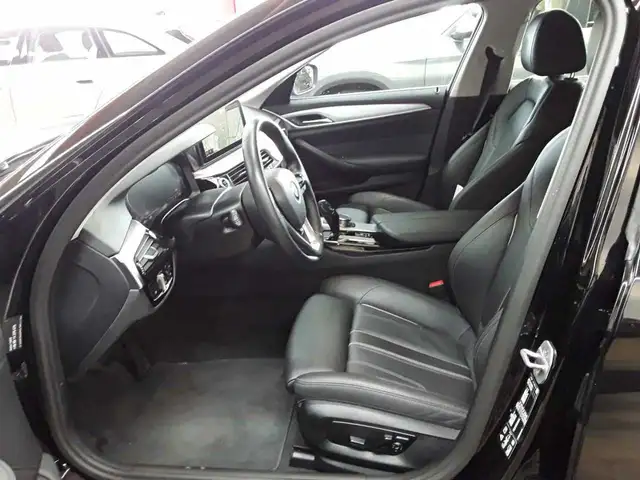 BMW 5 Series view 7