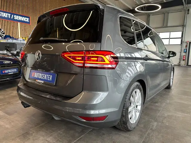 Volkswagen Touran view 2