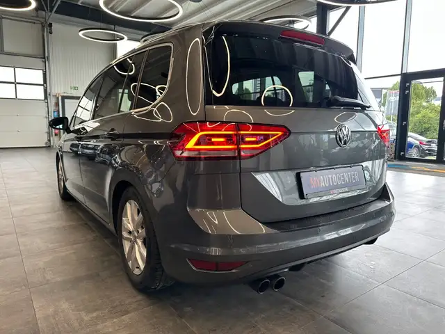 Volkswagen Touran view 5