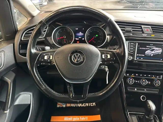 Volkswagen Touran view 8
