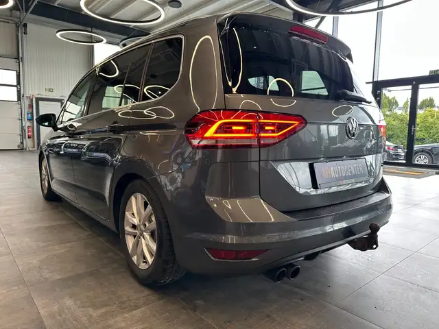 Volkswagen Touran view 6