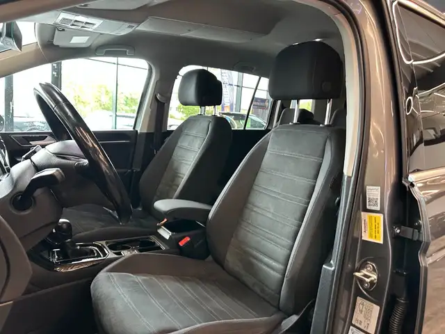 Volkswagen Touran view 9