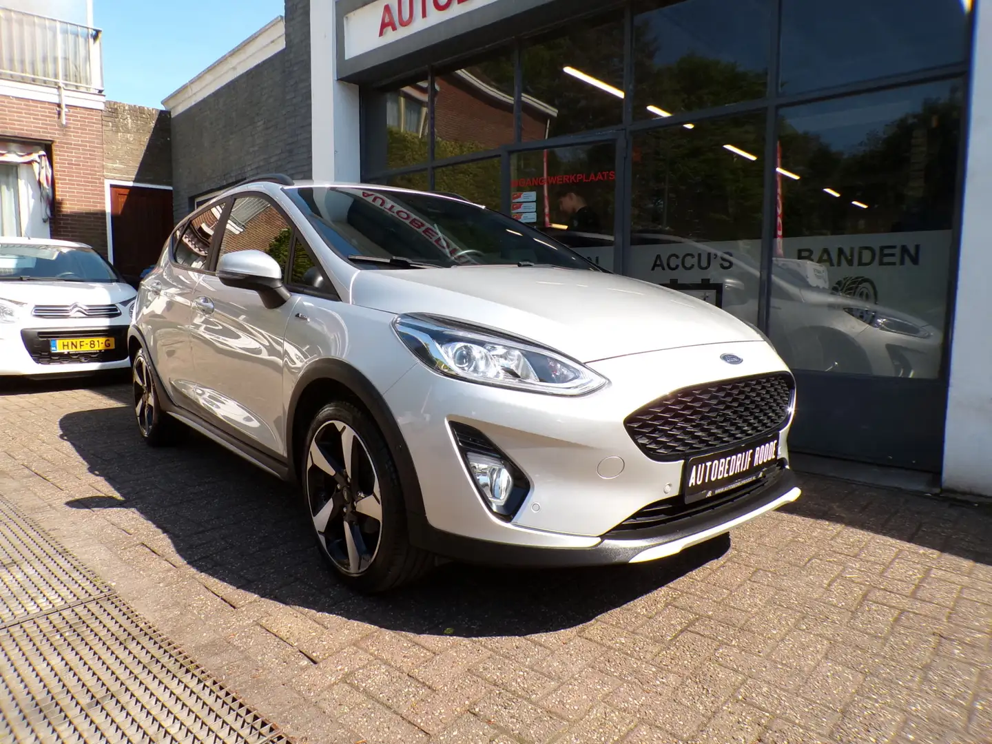 Ford Fiesta 1.0 EcoBoost 5-Drs Active X NIEUW STAAT! Zilver - 2