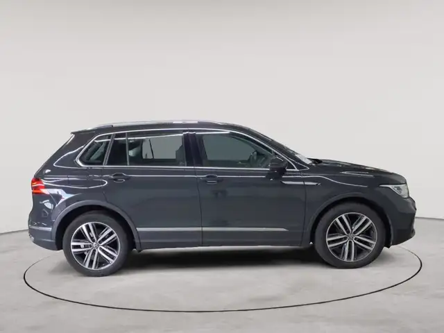 Volkswagen Tiguan view 3
