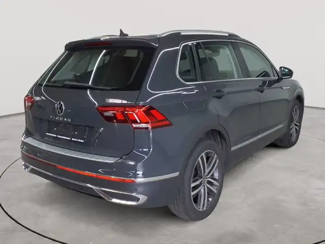 Volkswagen Tiguan view 4