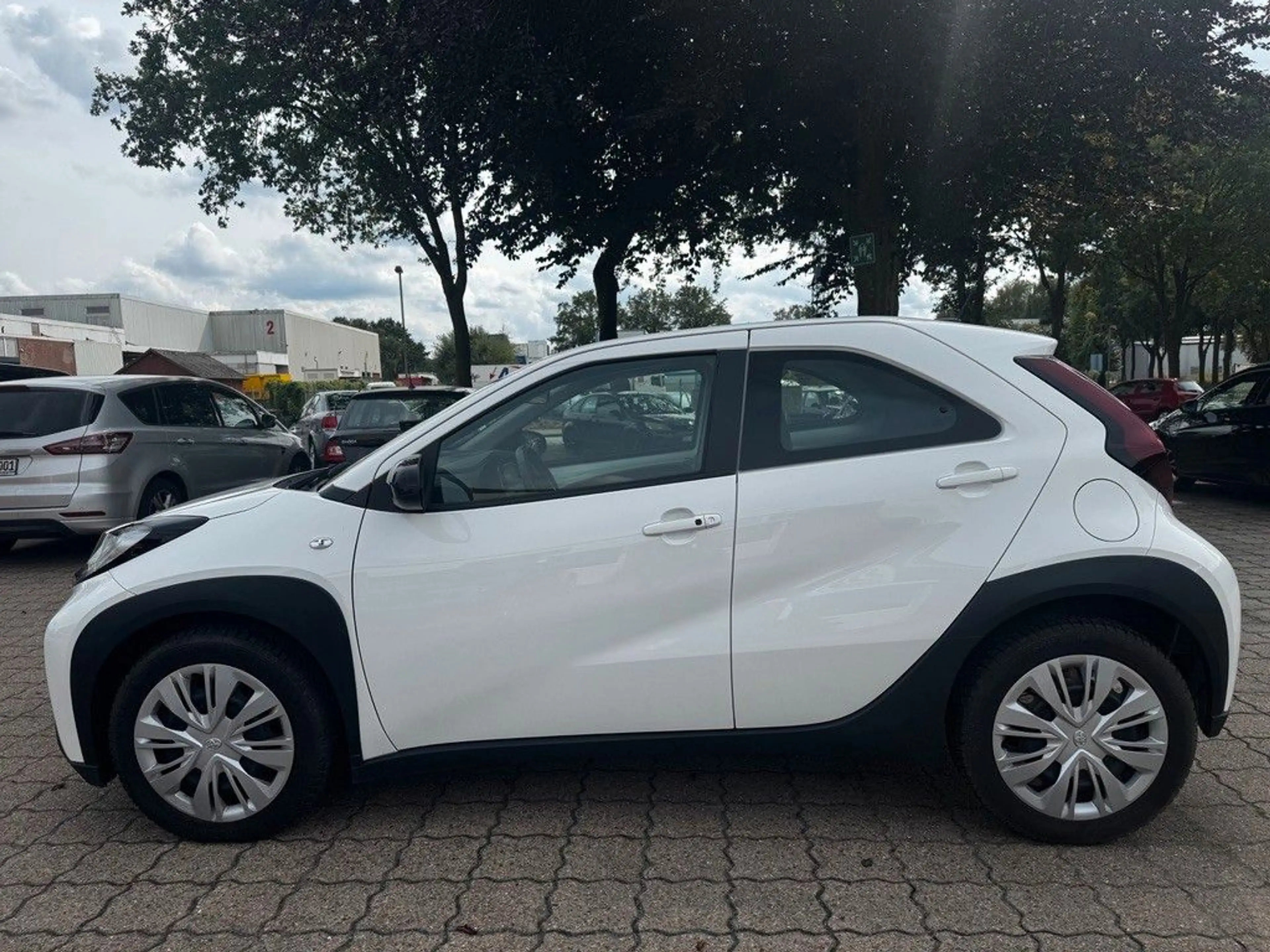 Toyota Aygo X Play, Kamera, Keyless, Tempom.,10TKM — photo 9