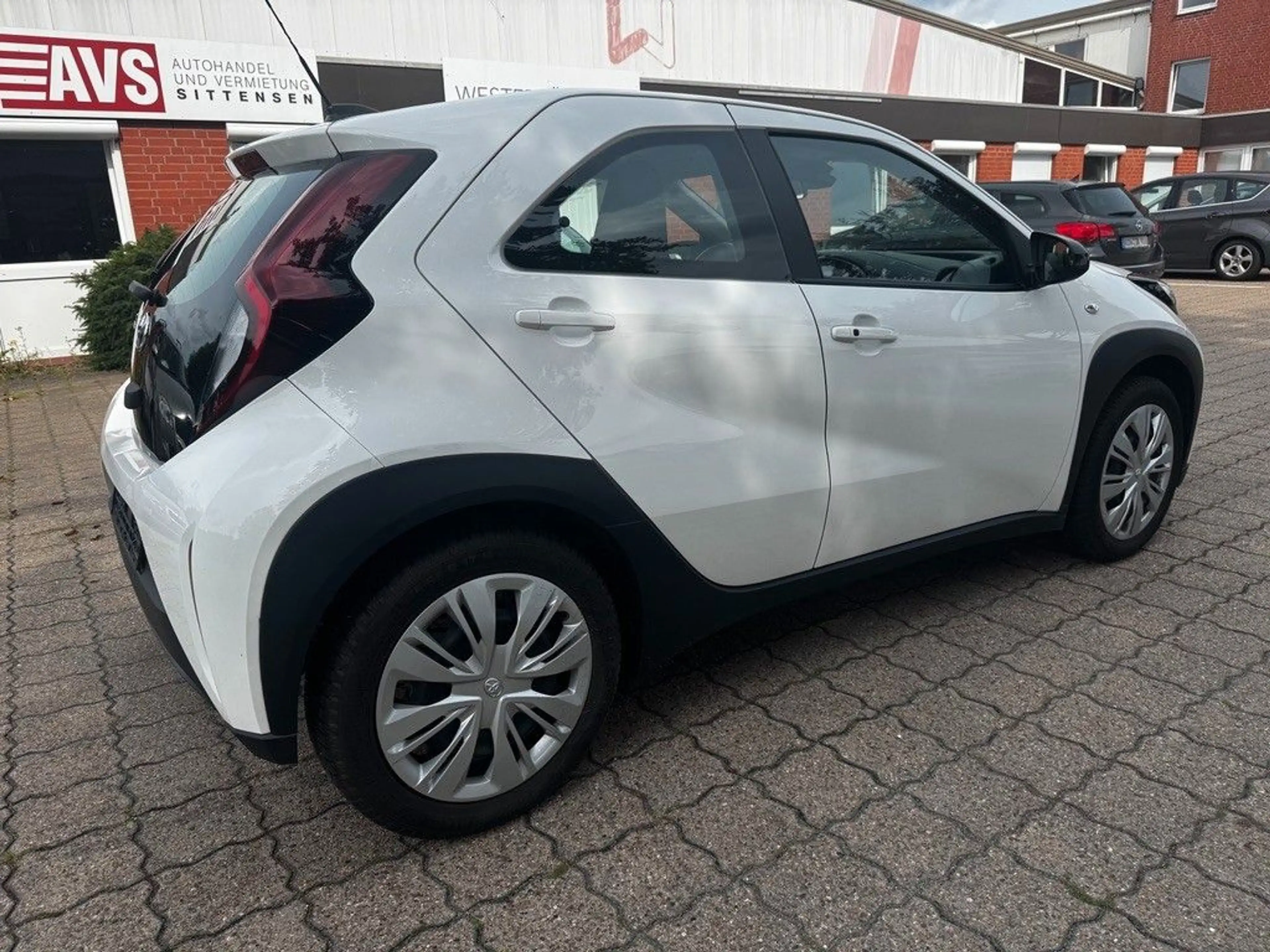 Toyota Aygo X Play, Kamera, Keyless, Tempom.,10TKM — photo 3