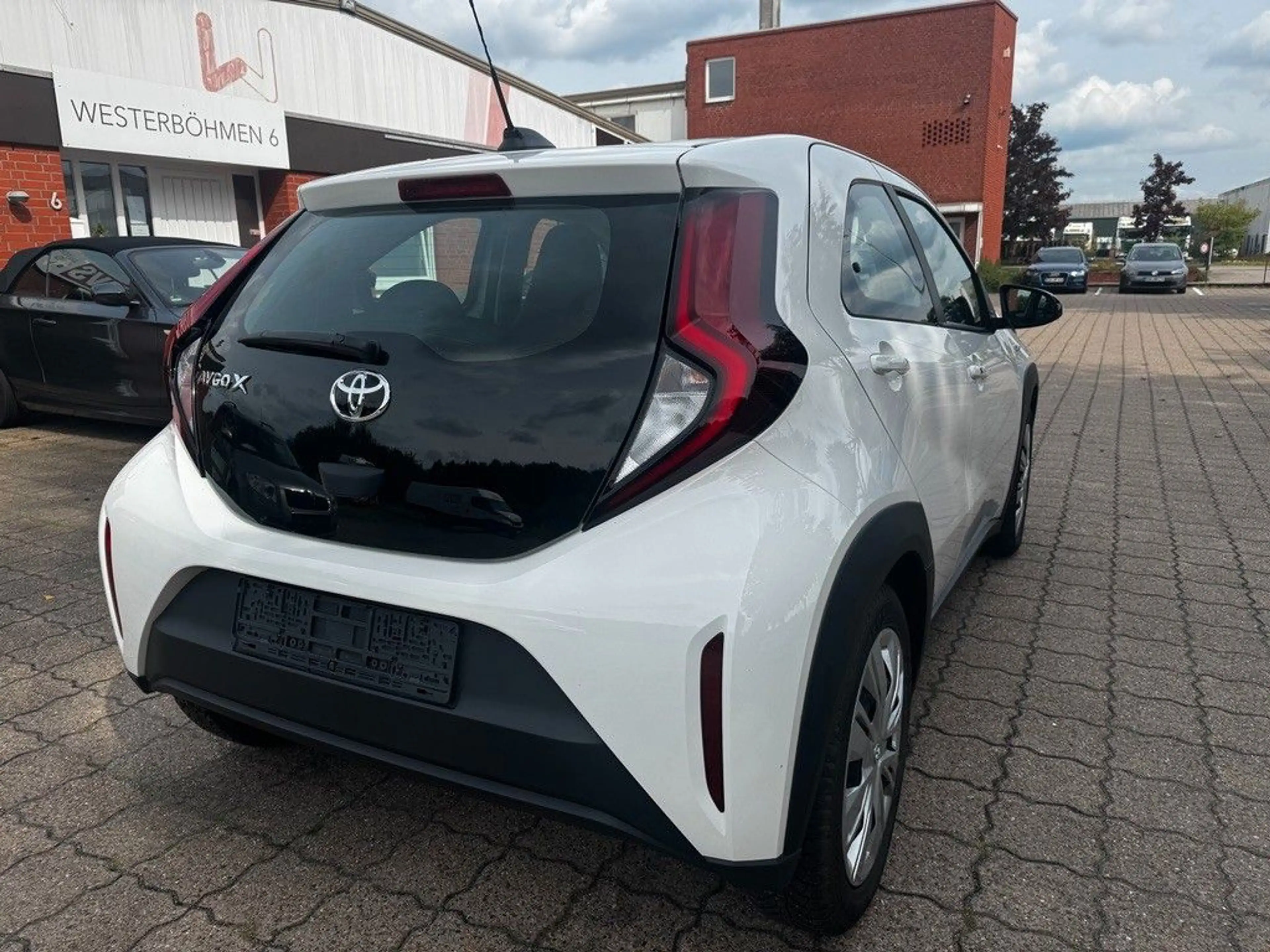 Toyota Aygo X Play, Kamera, Keyless, Tempom.,10TKM — photo 4