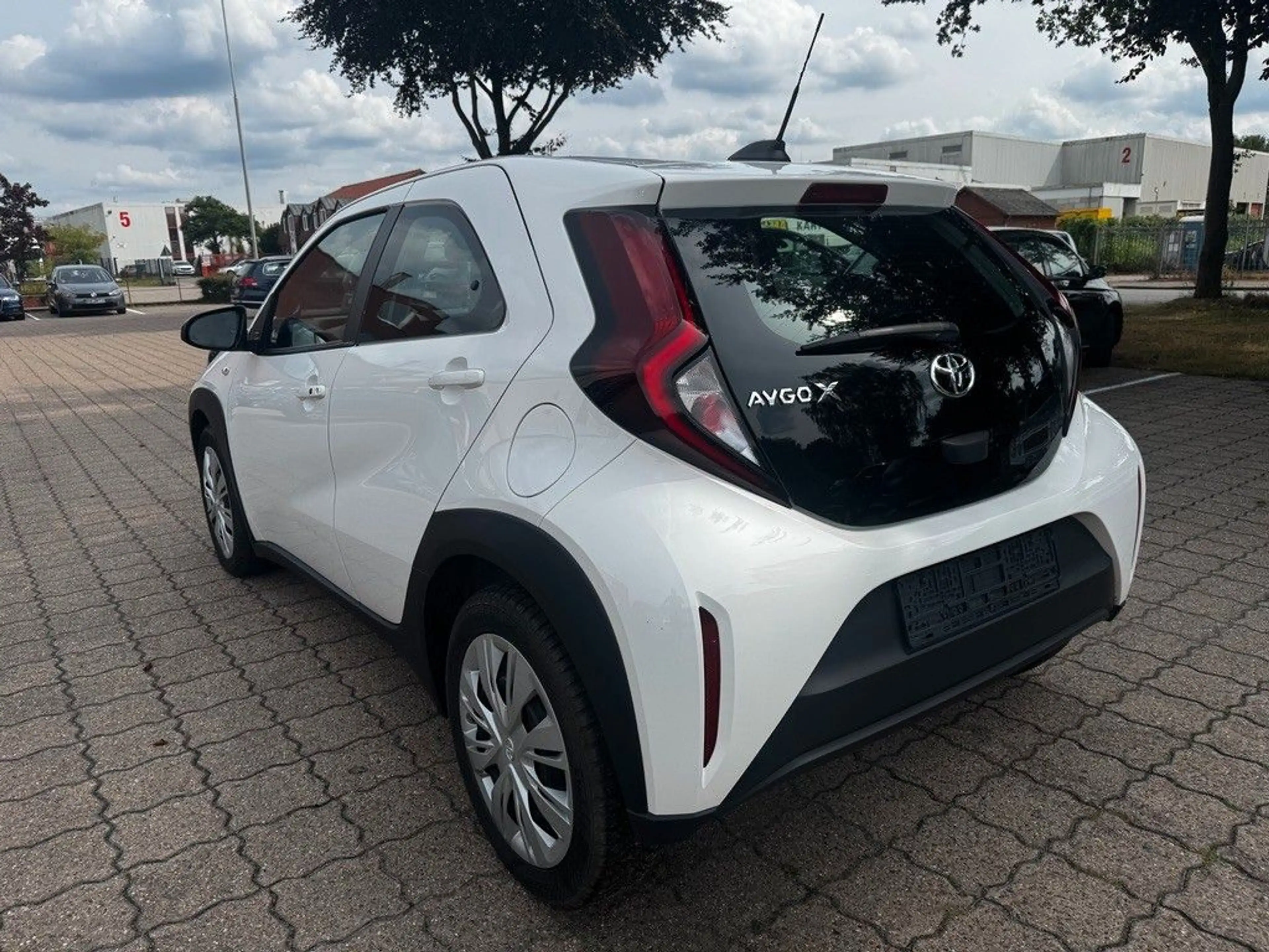 Toyota Aygo X Play, Kamera, Keyless, Tempom.,10TKM — photo 6