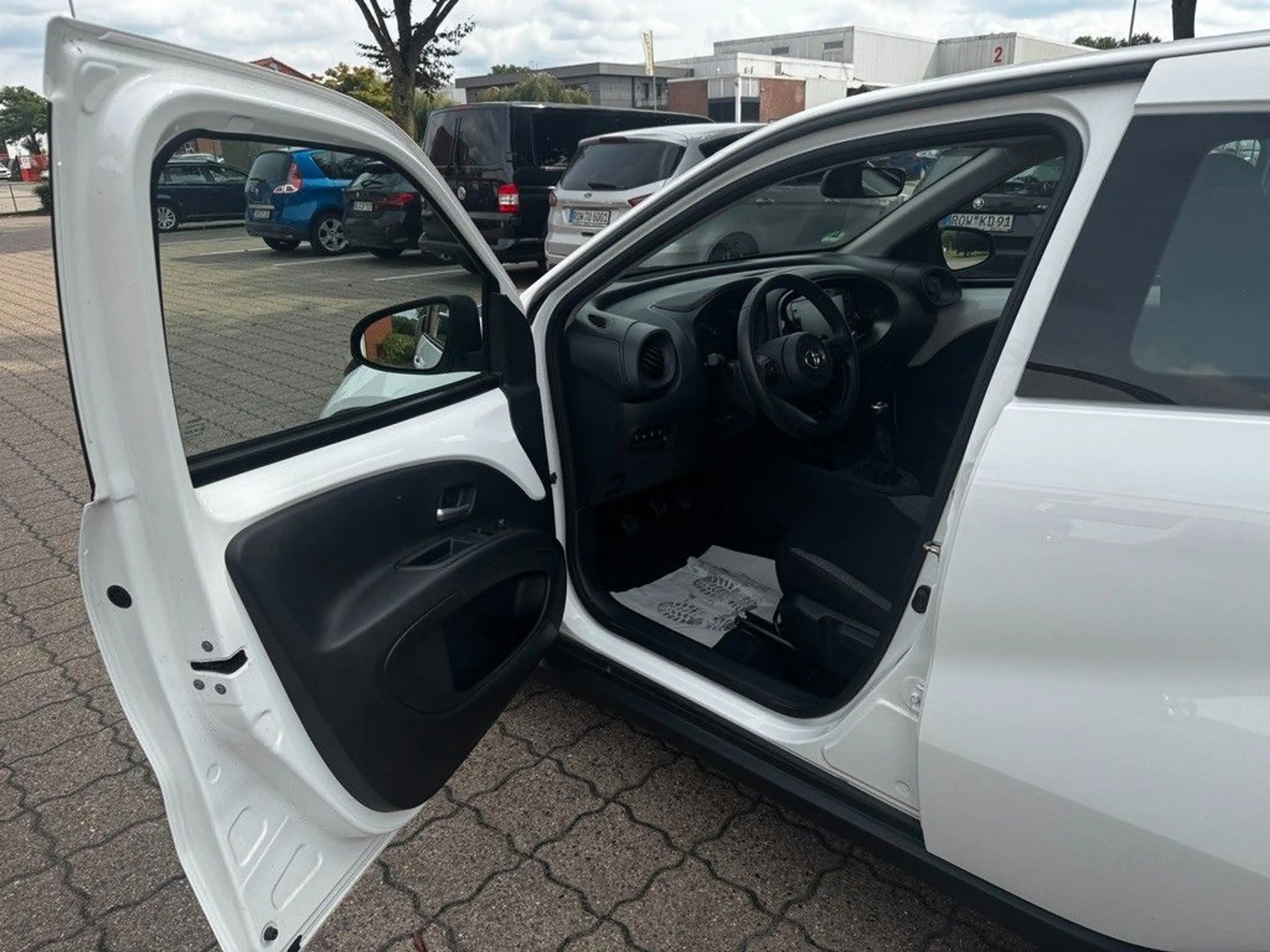 Toyota Aygo X Play, Kamera, Keyless, Tempom.,10TKM — photo 14